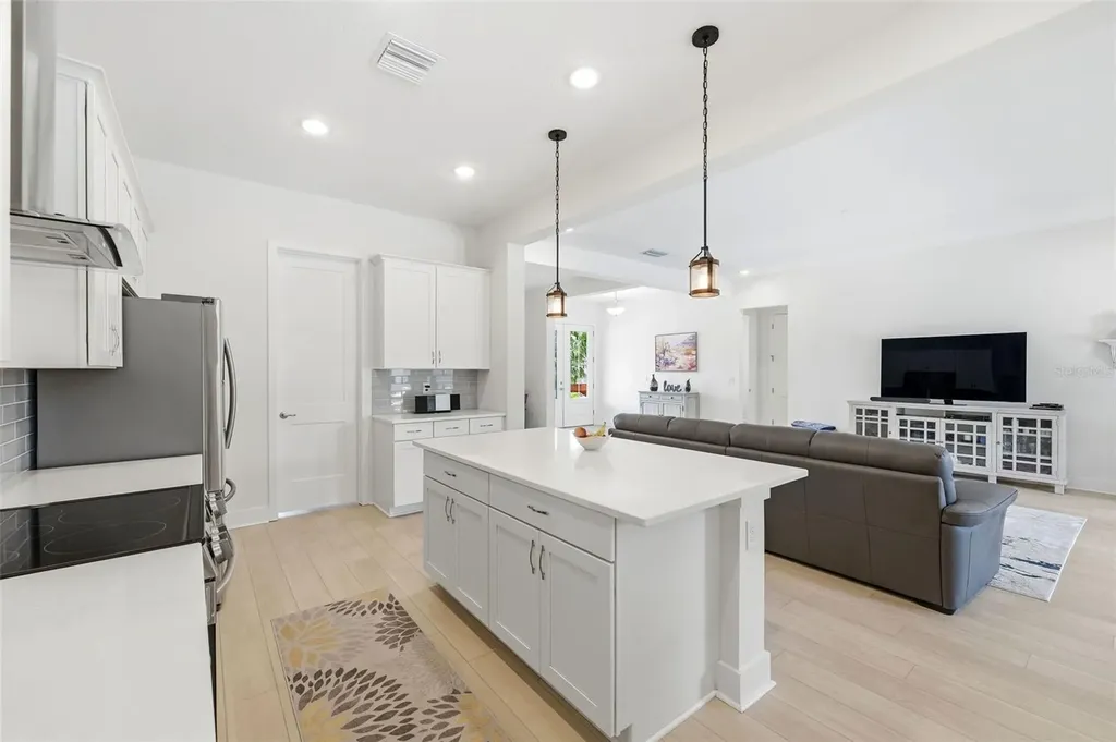 326 W Delaware Avenue Lake Helen FL 32744