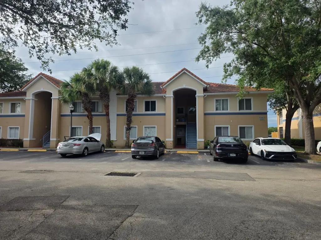 489 Las Cortes Lane Orlando FL 32824