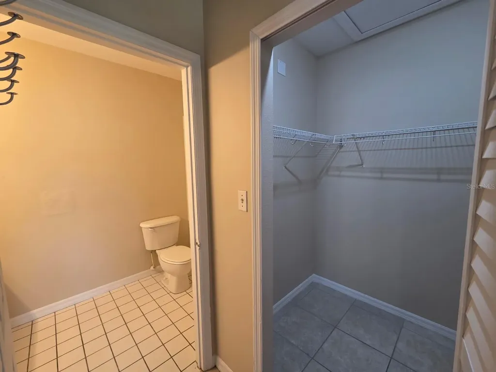 489 Las Cortes Lane Orlando FL 32824