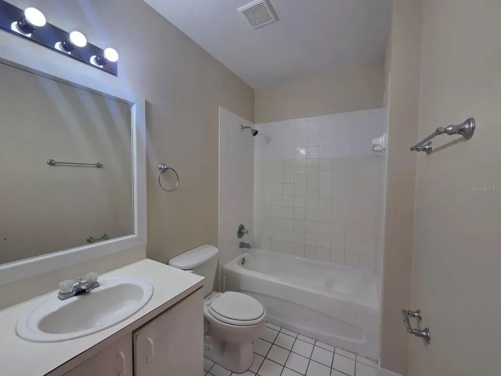 489 Las Cortes Lane Orlando FL 32824