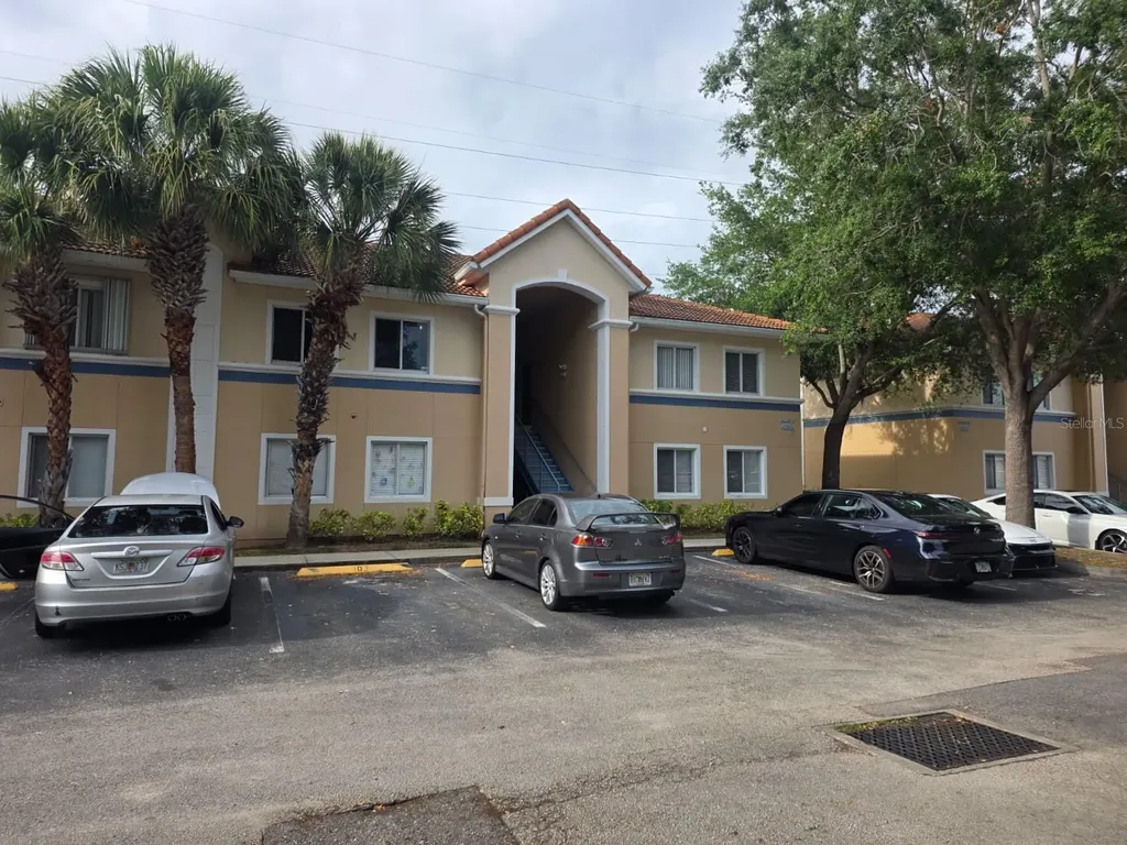 489 Las Cortes Lane Orlando FL 32824