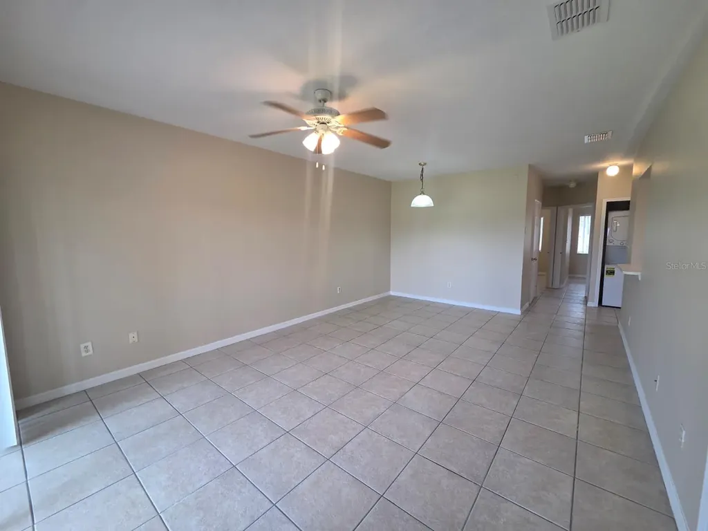 489 Las Cortes Lane Orlando FL 32824