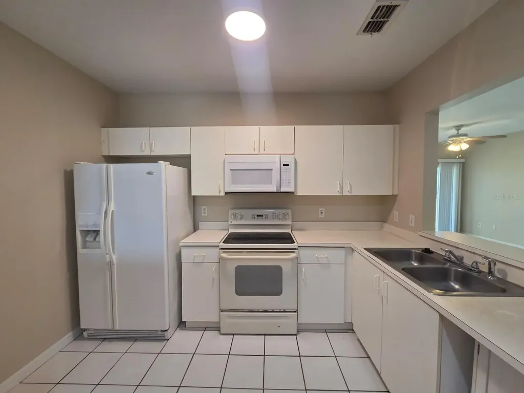 489 Las Cortes Lane Orlando FL 32824