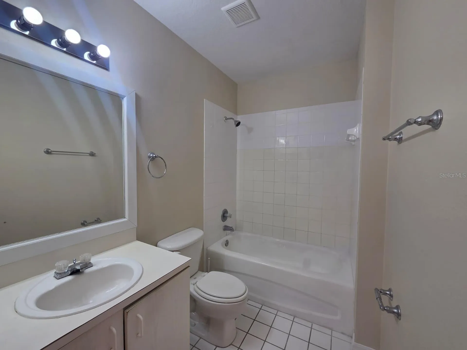 489 Las Cortes Lane Orlando FL 32824