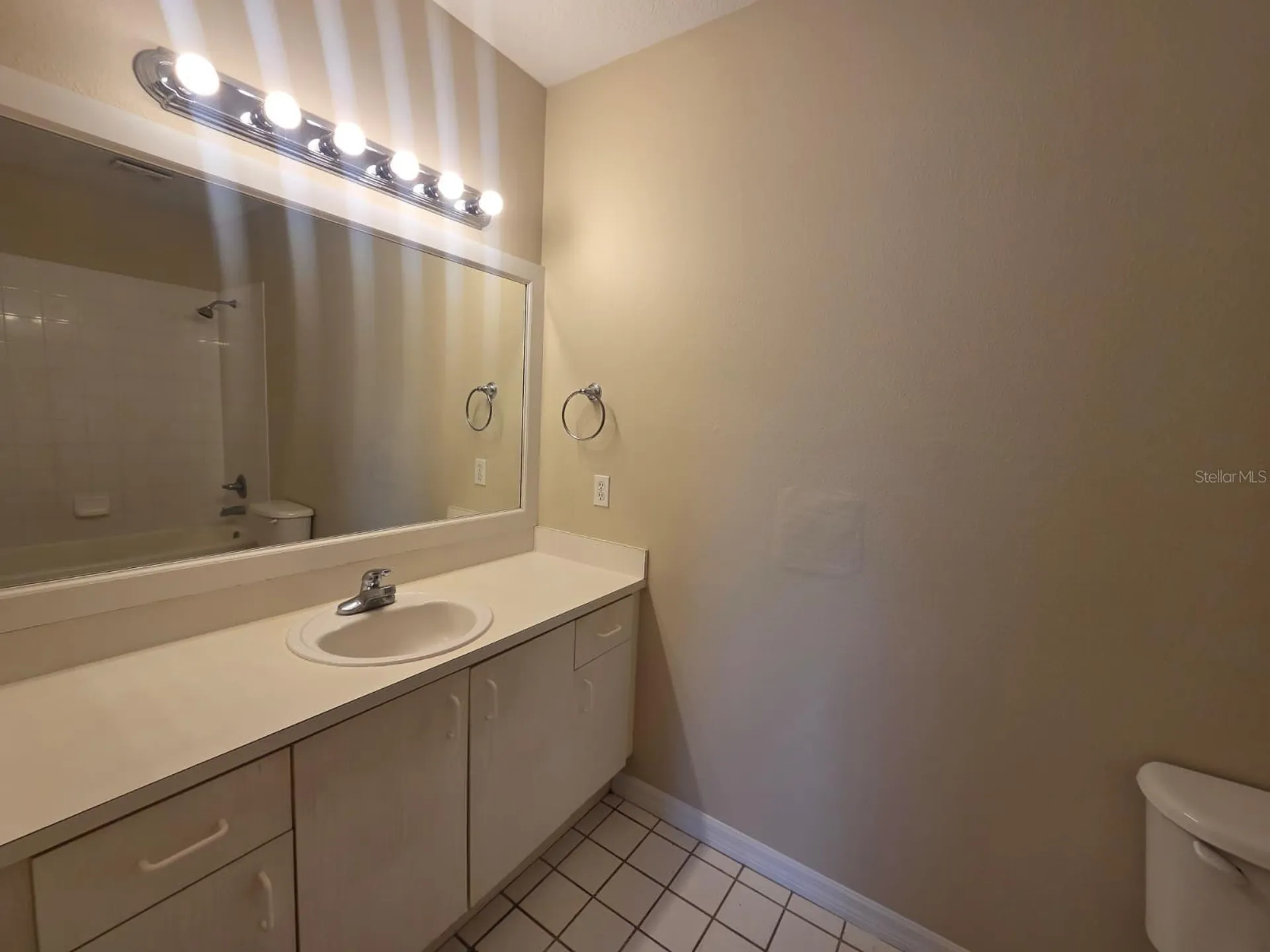 489 Las Cortes Lane Orlando FL 32824