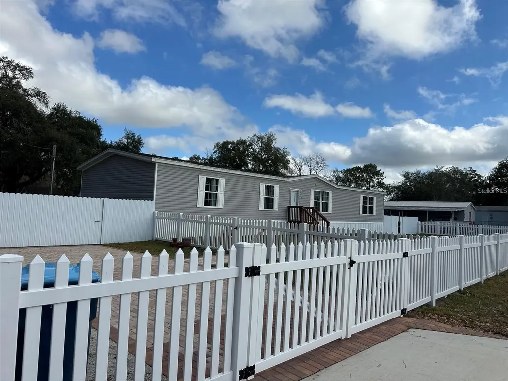 618 1 St Street Polk City FL 33868