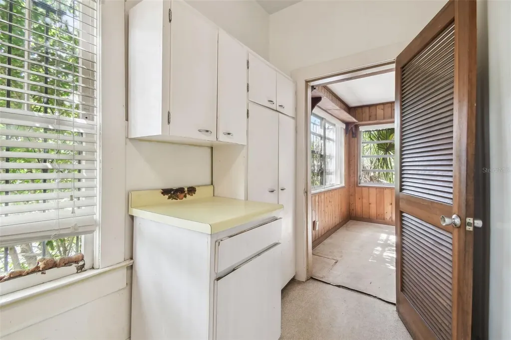 702 W Virginia Avenue Tampa FL 33603