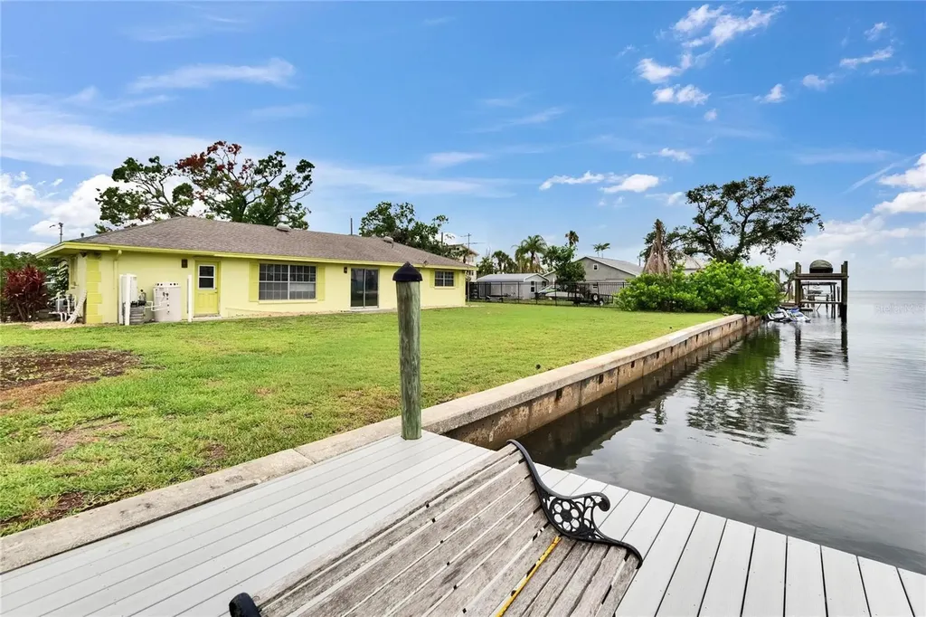 814 Seabreeze Drive Ruskin FL 33570