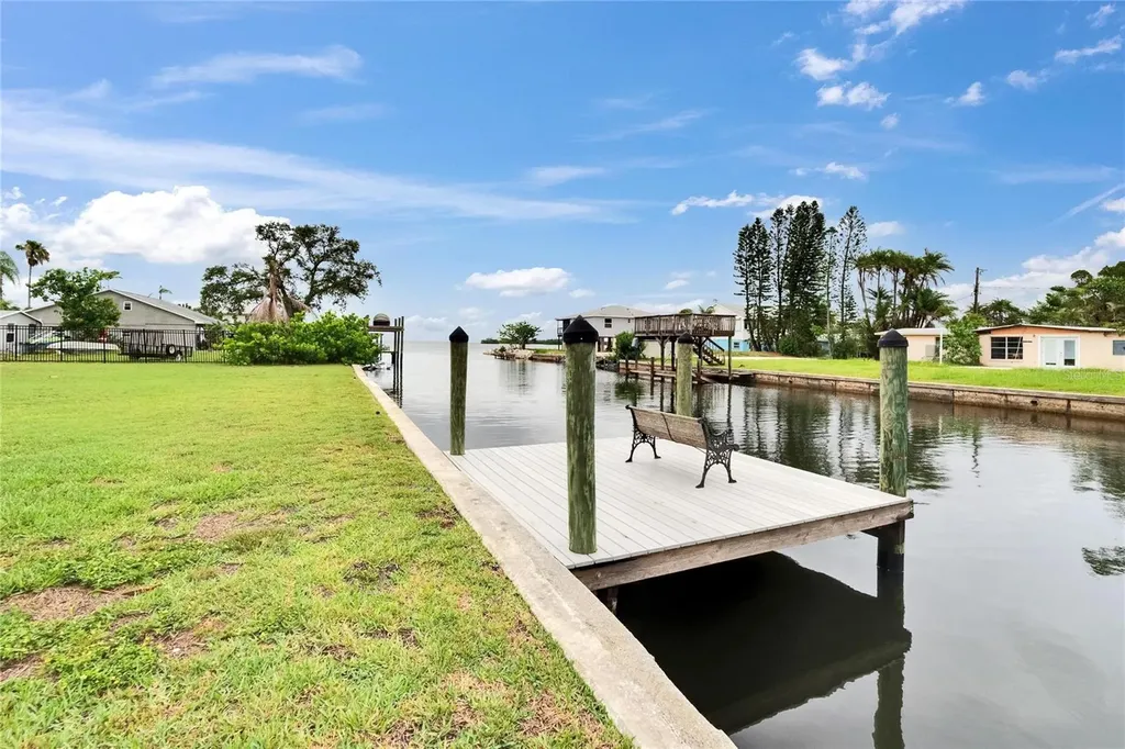814 Seabreeze Drive Ruskin FL 33570