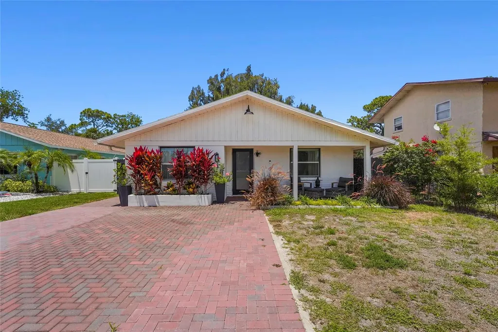 831 Winter Garden Drive Sarasota FL 34243