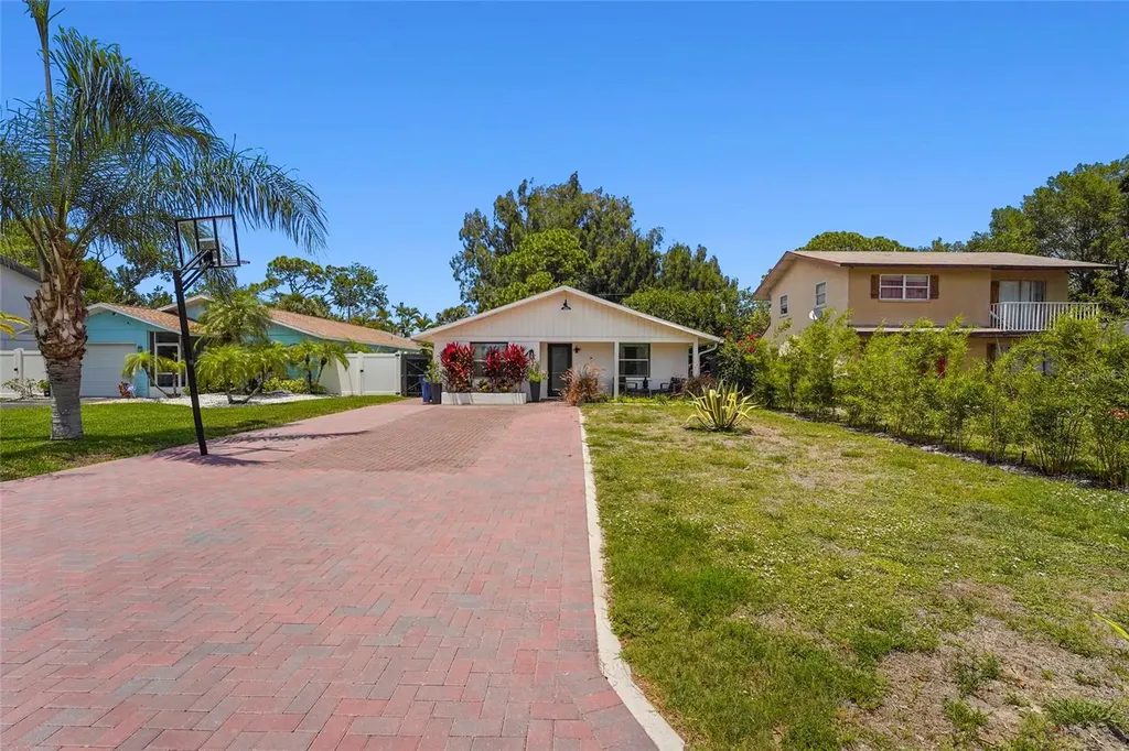 831 Winter Garden Drive Sarasota FL 34243