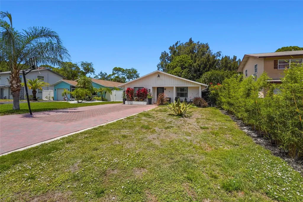 831 Winter Garden Drive Sarasota FL 34243
