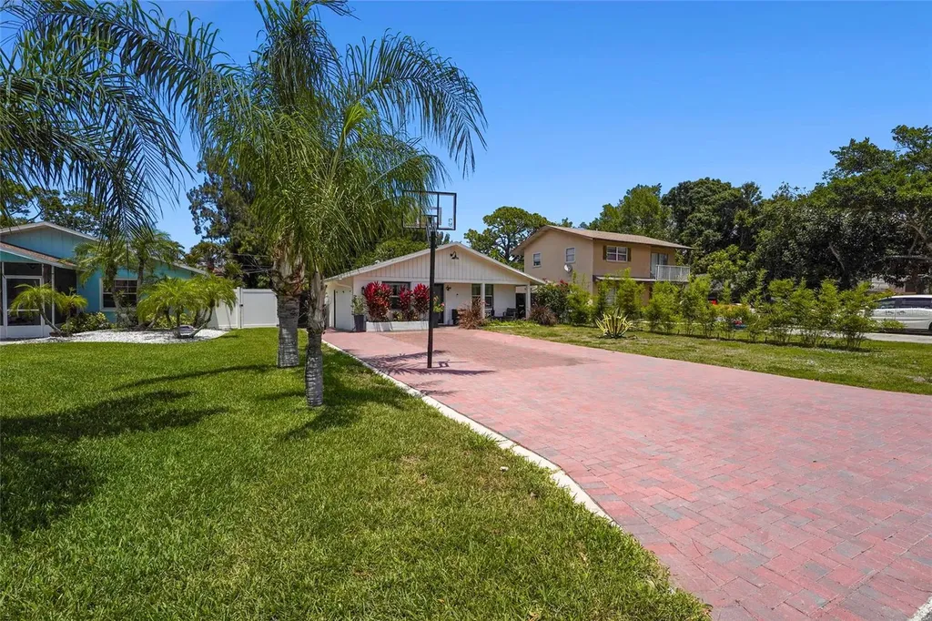 831 Winter Garden Drive Sarasota FL 34243