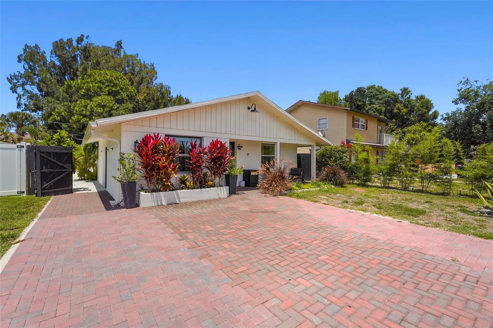 831 Winter Garden Drive Sarasota FL 34243