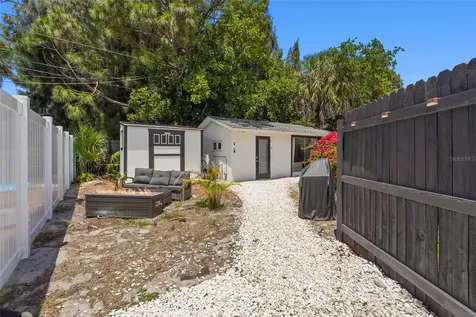 831 Winter Garden Drive Sarasota FL 34243