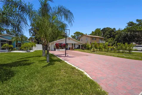 831 Winter Garden Drive Sarasota FL 34243