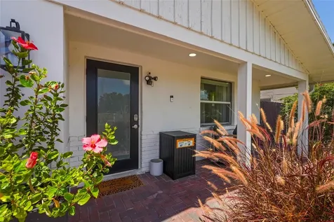 831 Winter Garden Drive Sarasota FL 34243