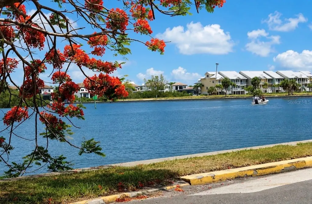 611 Destiny Drive Ruskin FL 33570