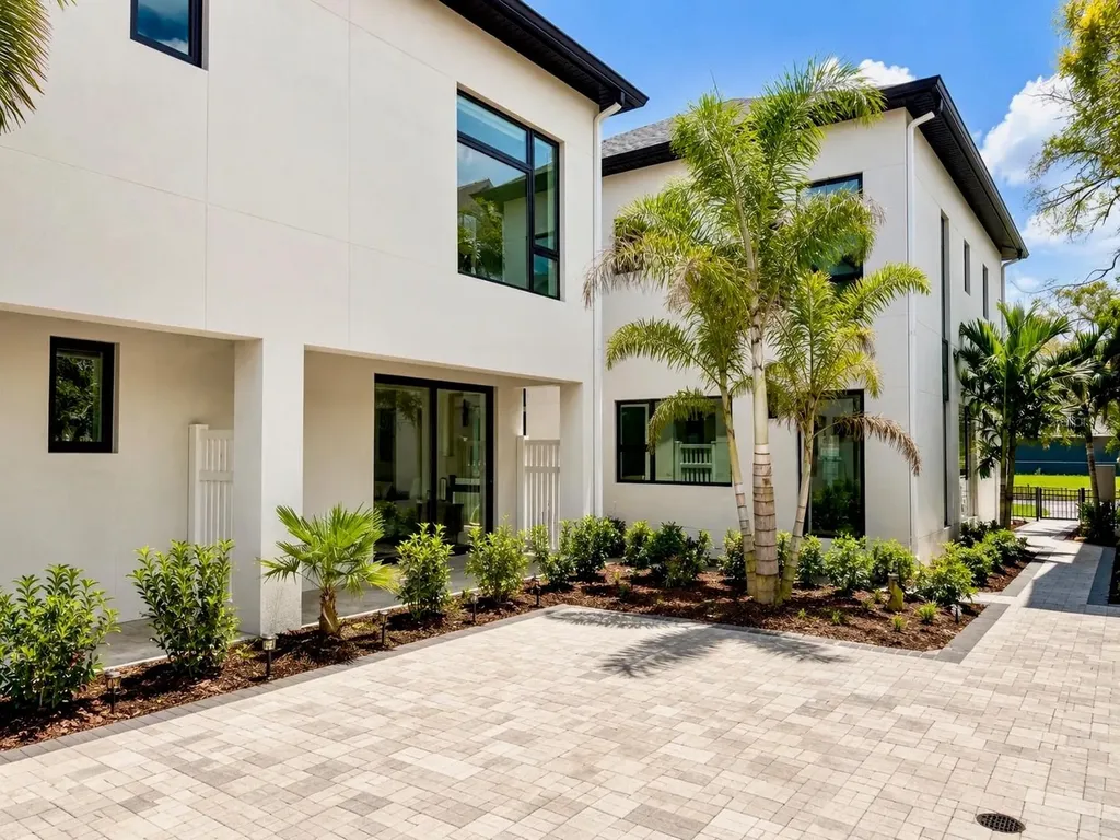 106 36th St N 1st Avenue N St Petersburg FL 33713