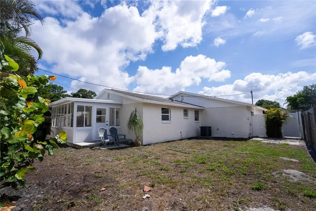 8974 91st Street Seminole FL 33777