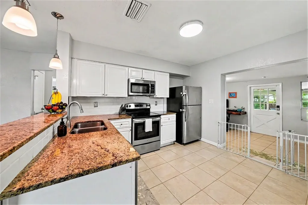 3901 13th Avenue N St Petersburg FL 33713