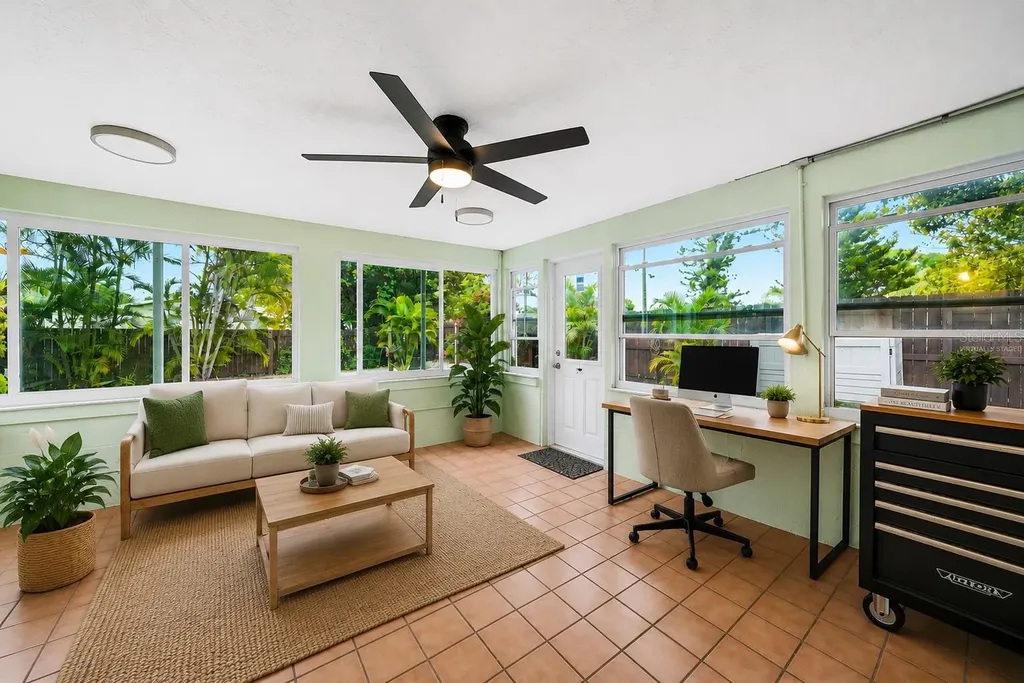 3901 13th Avenue N St Petersburg FL 33713