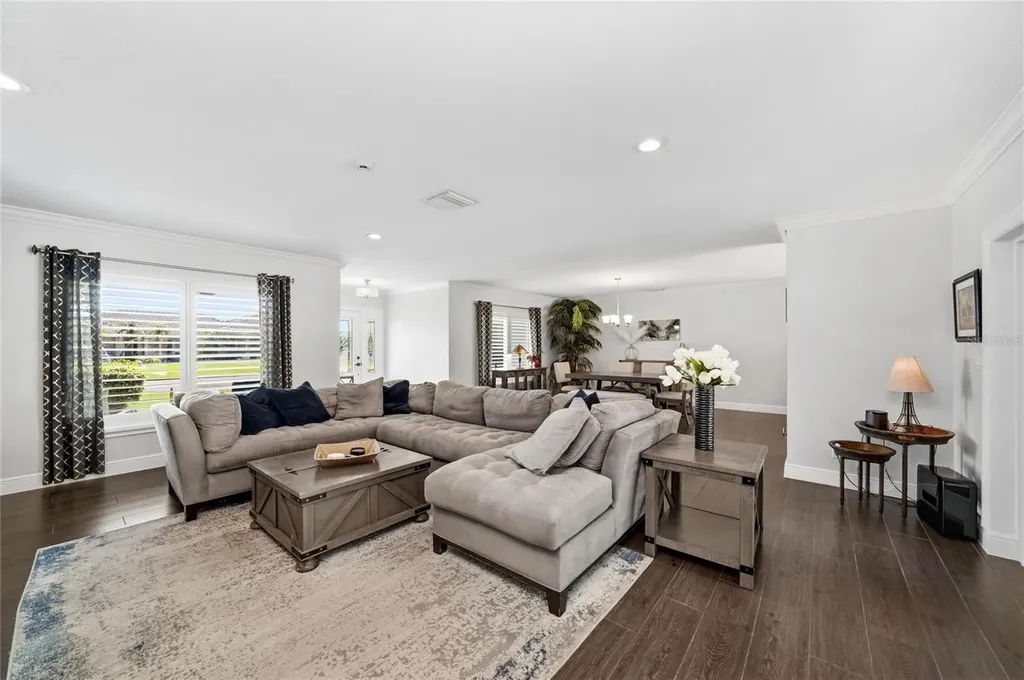 6129 Leeland Street S St Petersburg FL 33715