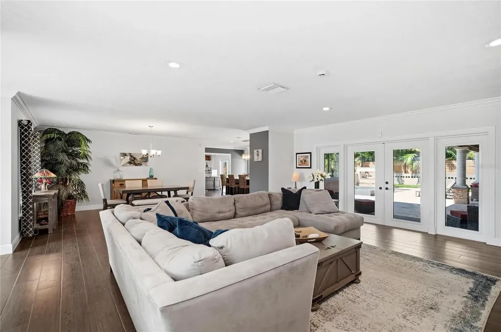 6129 Leeland Street S St Petersburg FL 33715