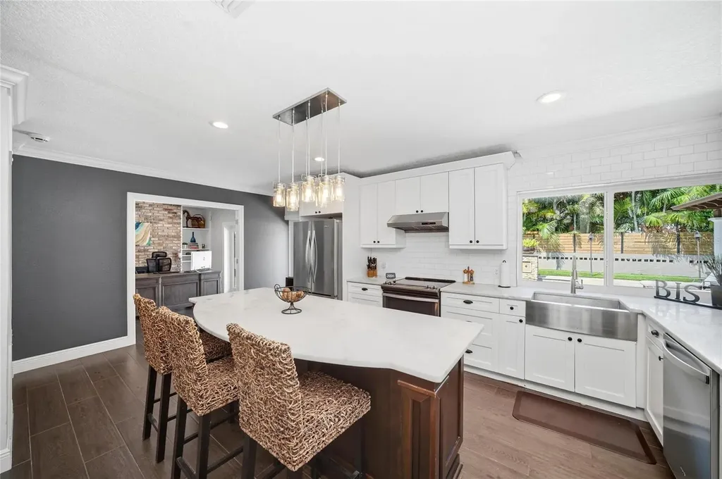 6129 Leeland Street S St Petersburg FL 33715