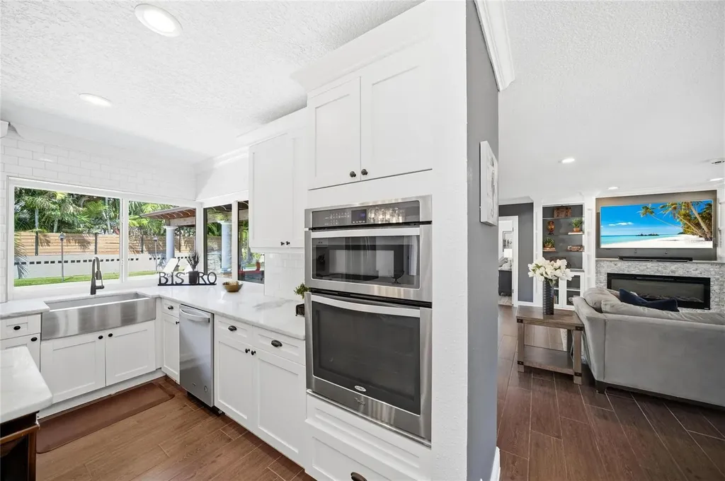6129 Leeland Street S St Petersburg FL 33715