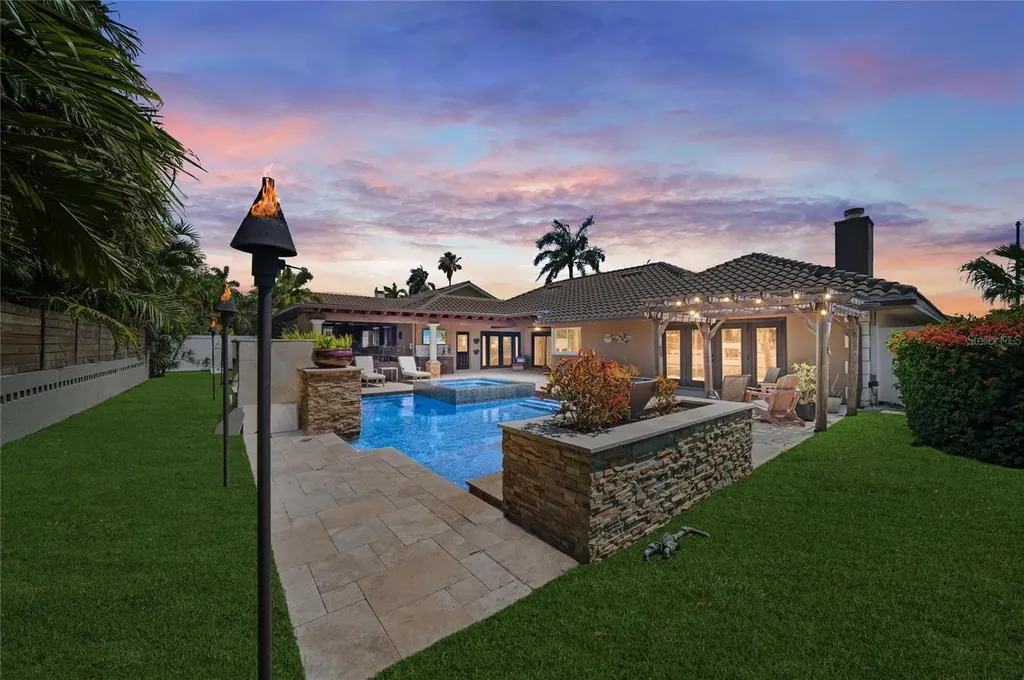 6129 Leeland Street S St Petersburg FL 33715