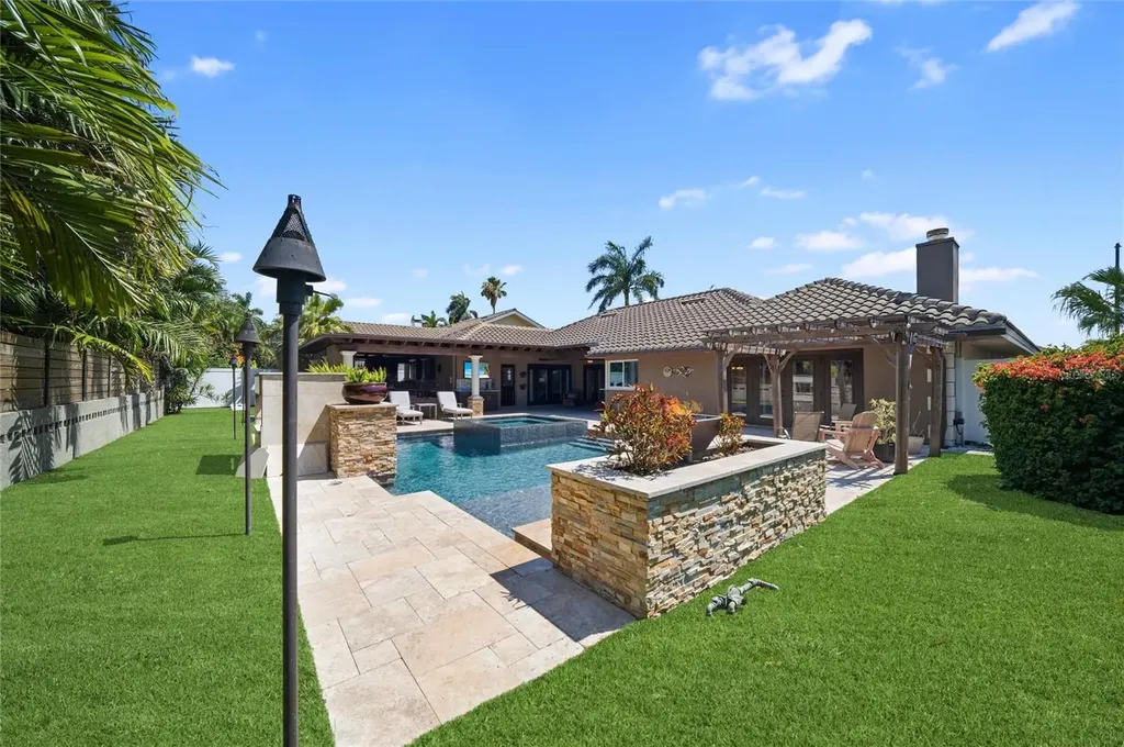6129 Leeland Street S St Petersburg FL 33715