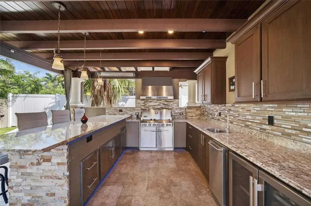 6129 Leeland Street S St Petersburg FL 33715