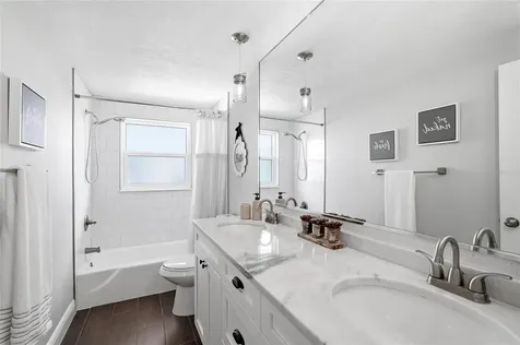 6129 Leeland Street S St Petersburg FL 33715