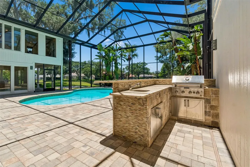 816 Taray De Avila Tampa FL 33613