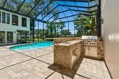 816 Taray De Avila Tampa FL 33613