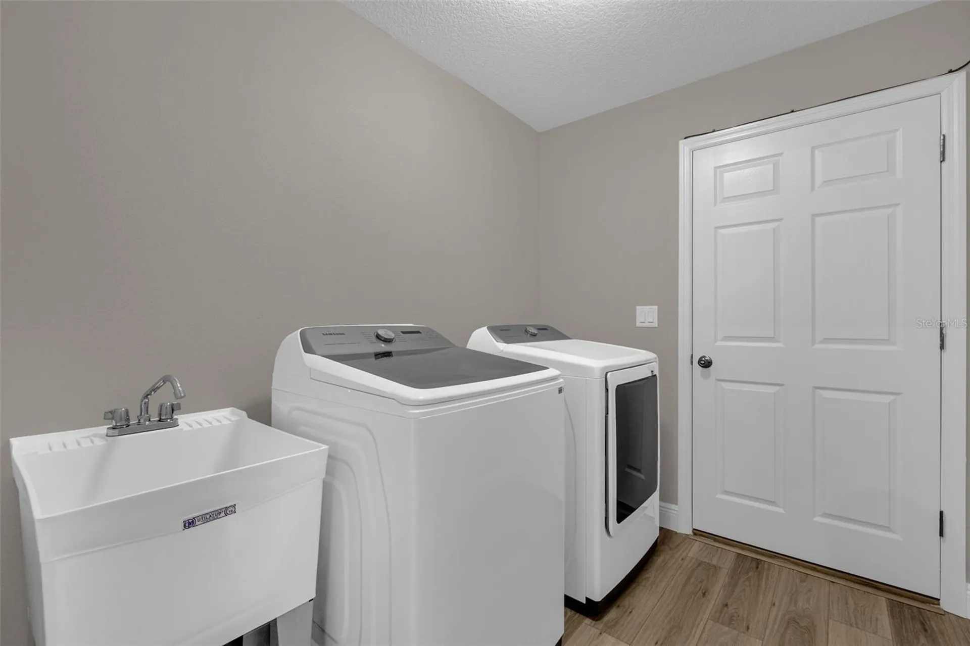 706 Stanley Avenue Wildwood FL 34785