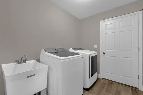 706 Stanley Avenue Wildwood FL 34785