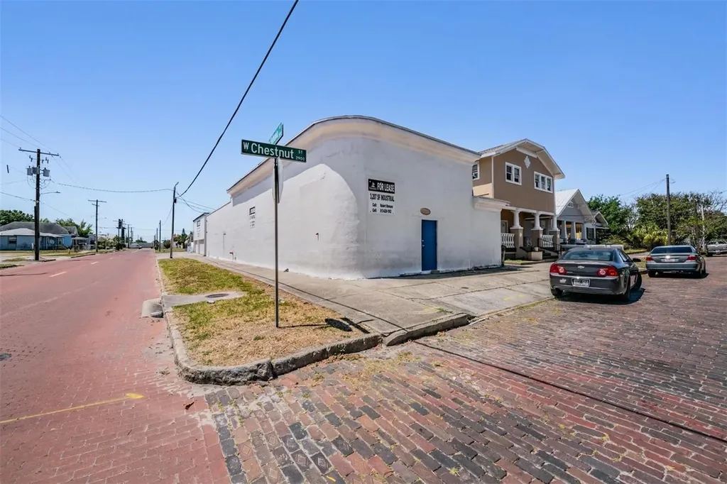 2902 W Chestnut Street Tampa FL 33607