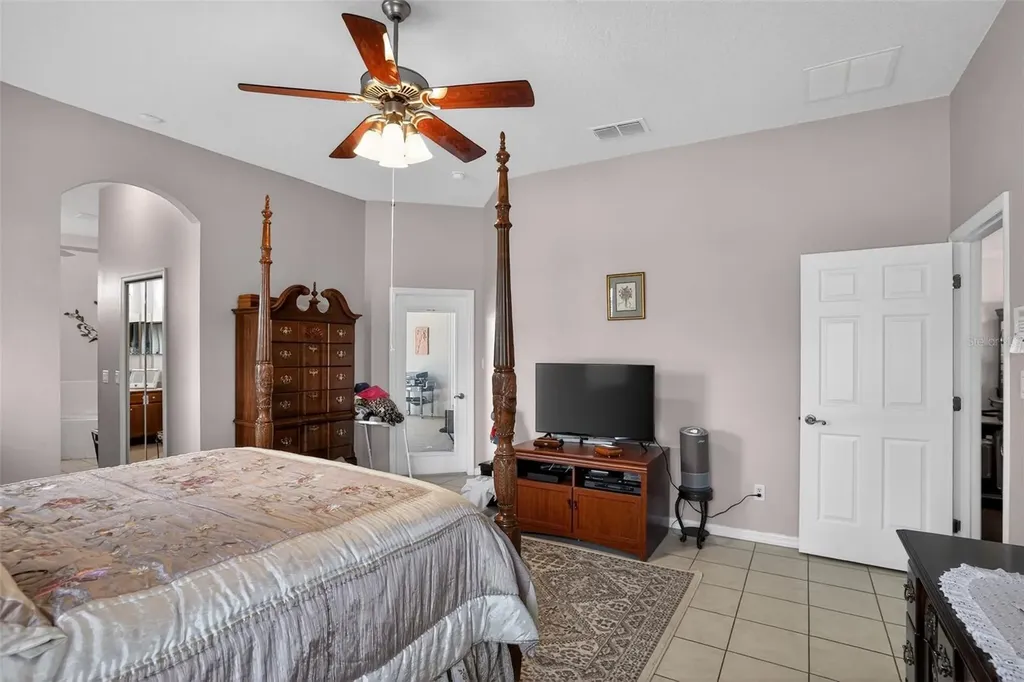 24001 Robinwood Street Leesburg FL 34748