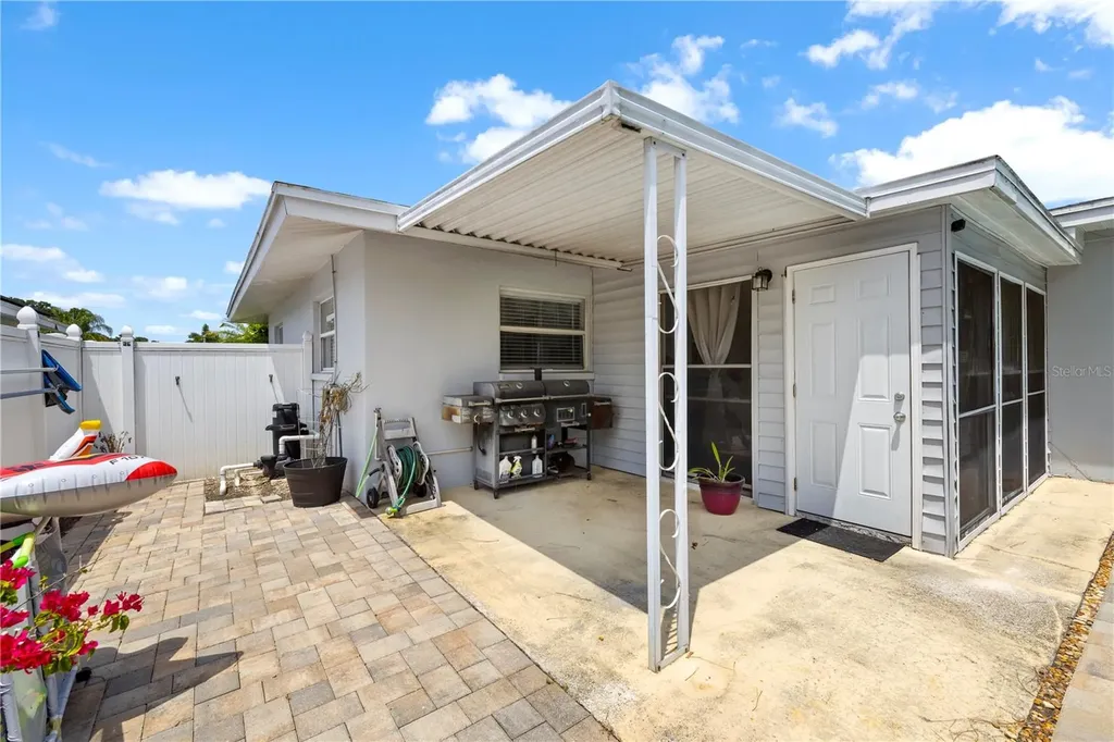 1930 74th Avenue N St Petersburg FL 33702
