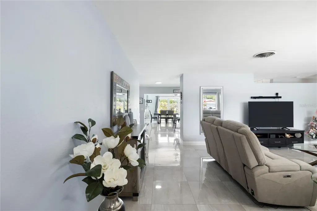 1930 74th Avenue N St Petersburg FL 33702