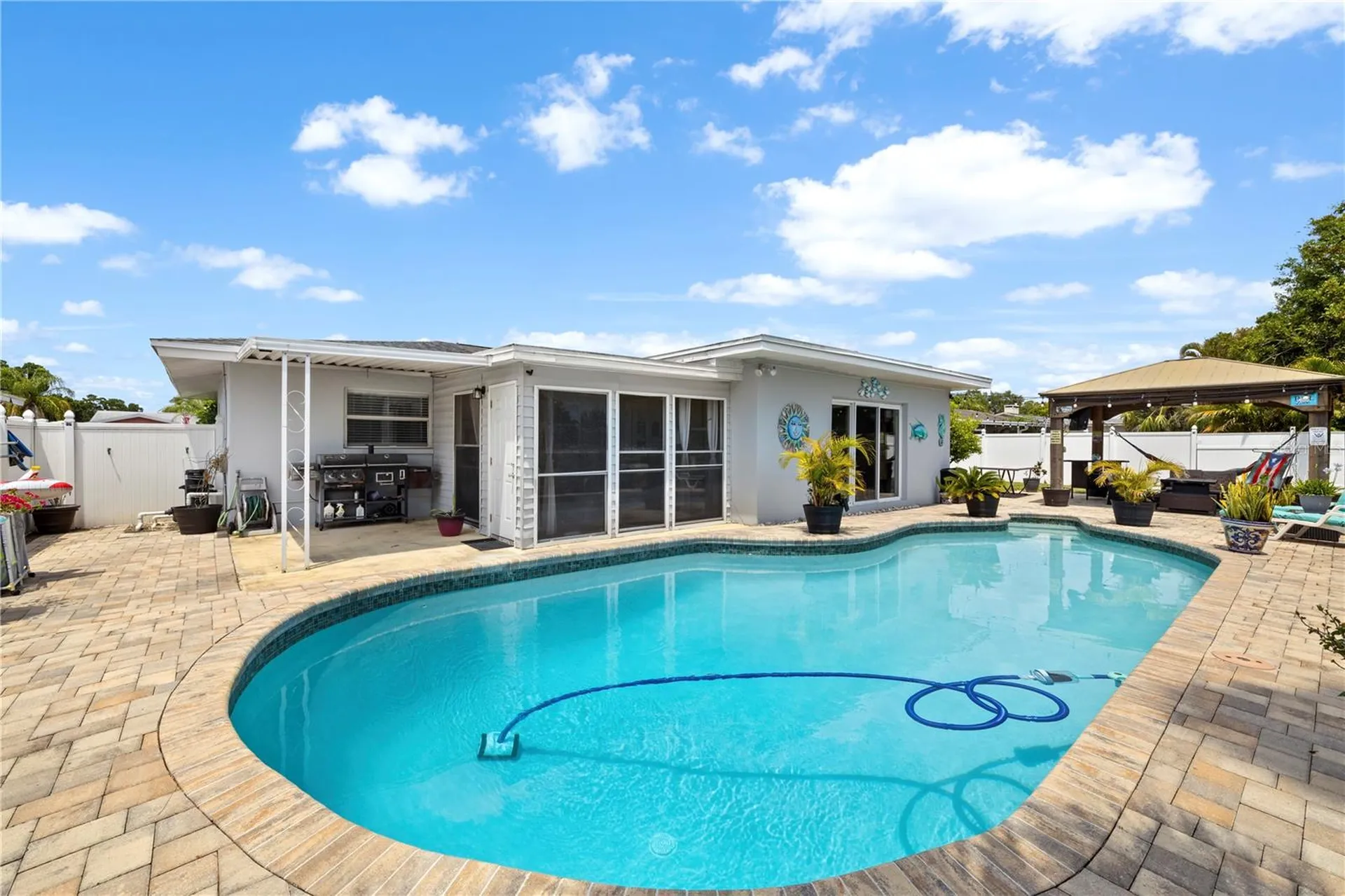 1930 74th Avenue N St Petersburg FL 33702