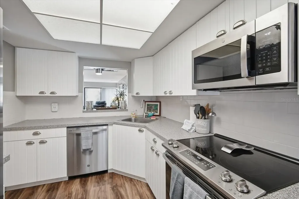 3705 E Bay Drive Holmes Beach FL 34217