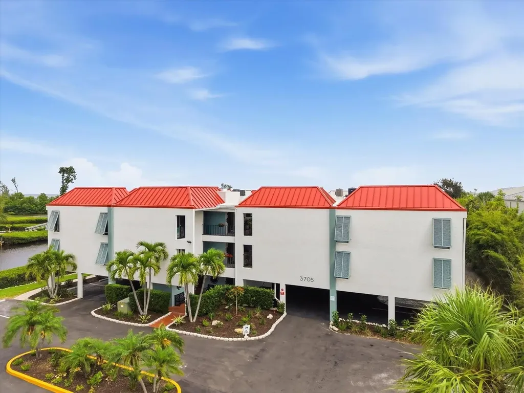 3705 E Bay Drive Holmes Beach FL 34217