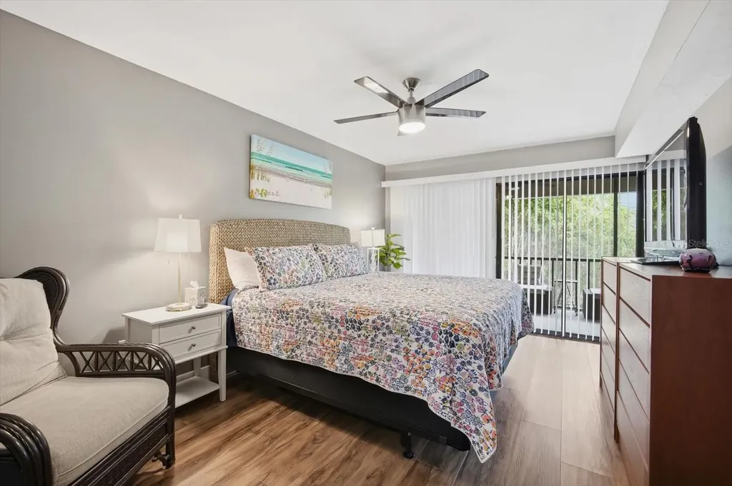 3705 E Bay Drive Holmes Beach FL 34217