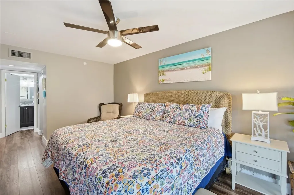 3705 E Bay Drive Holmes Beach FL 34217