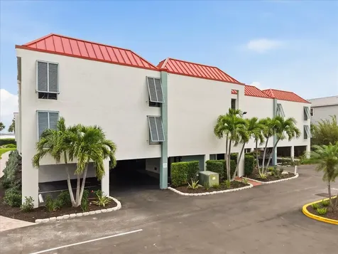 3705 E Bay Drive Holmes Beach FL 34217