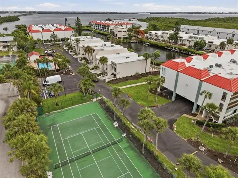 3705 E Bay Drive Holmes Beach FL 34217
