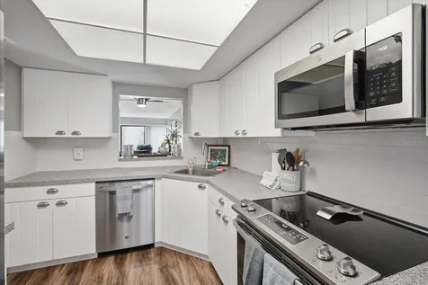3705 E Bay Drive Holmes Beach FL 34217